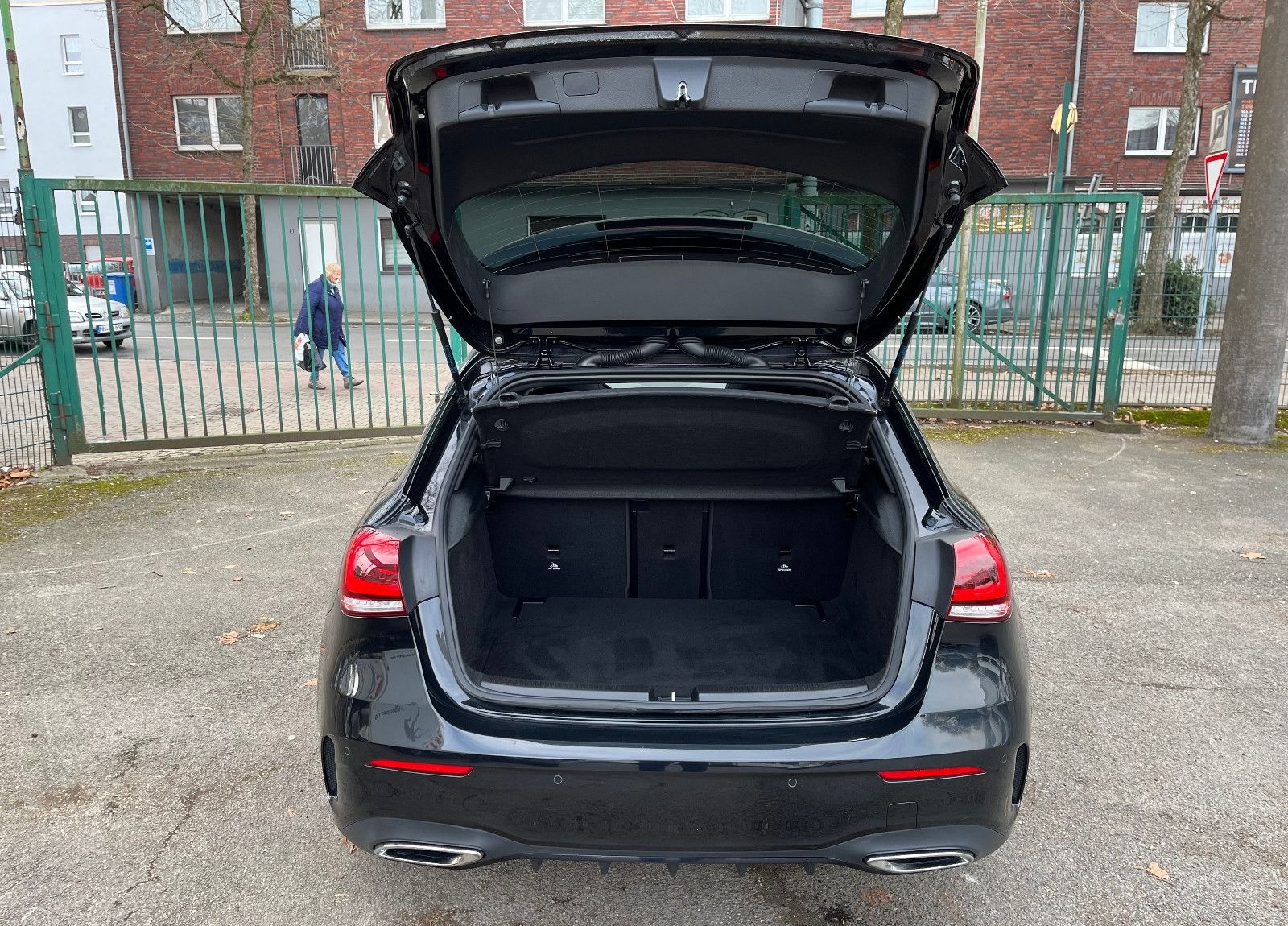 Mercedes-Benz A 200 d AMG LEDER*NAVI*LED*ACC*KAMERA*PANORAMA!! foto 15