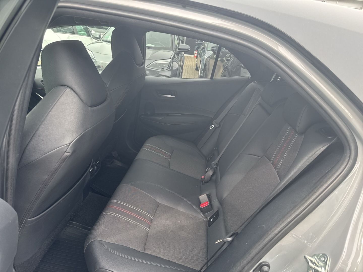 Toyota Corolla Hybrid GR Sport Sportpaket HUD Navi Soun foto 11
