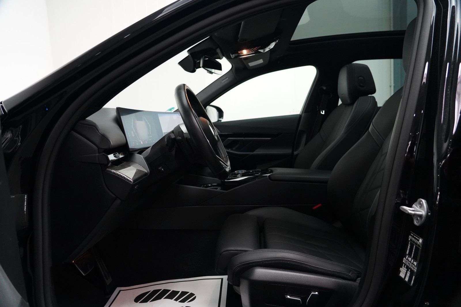 BMW 520d M Sport PRO PANO AHK CARBON 360 B&W HUD foto 15