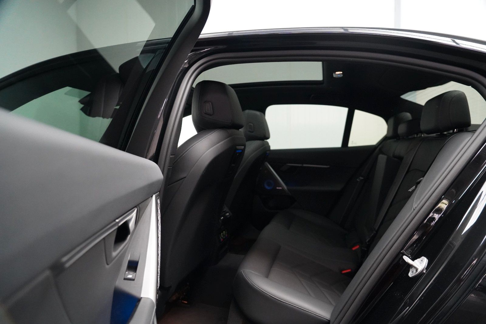 BMW 520d M Sport PRO PANO AHK CARBON 360 B&W HUD foto 20