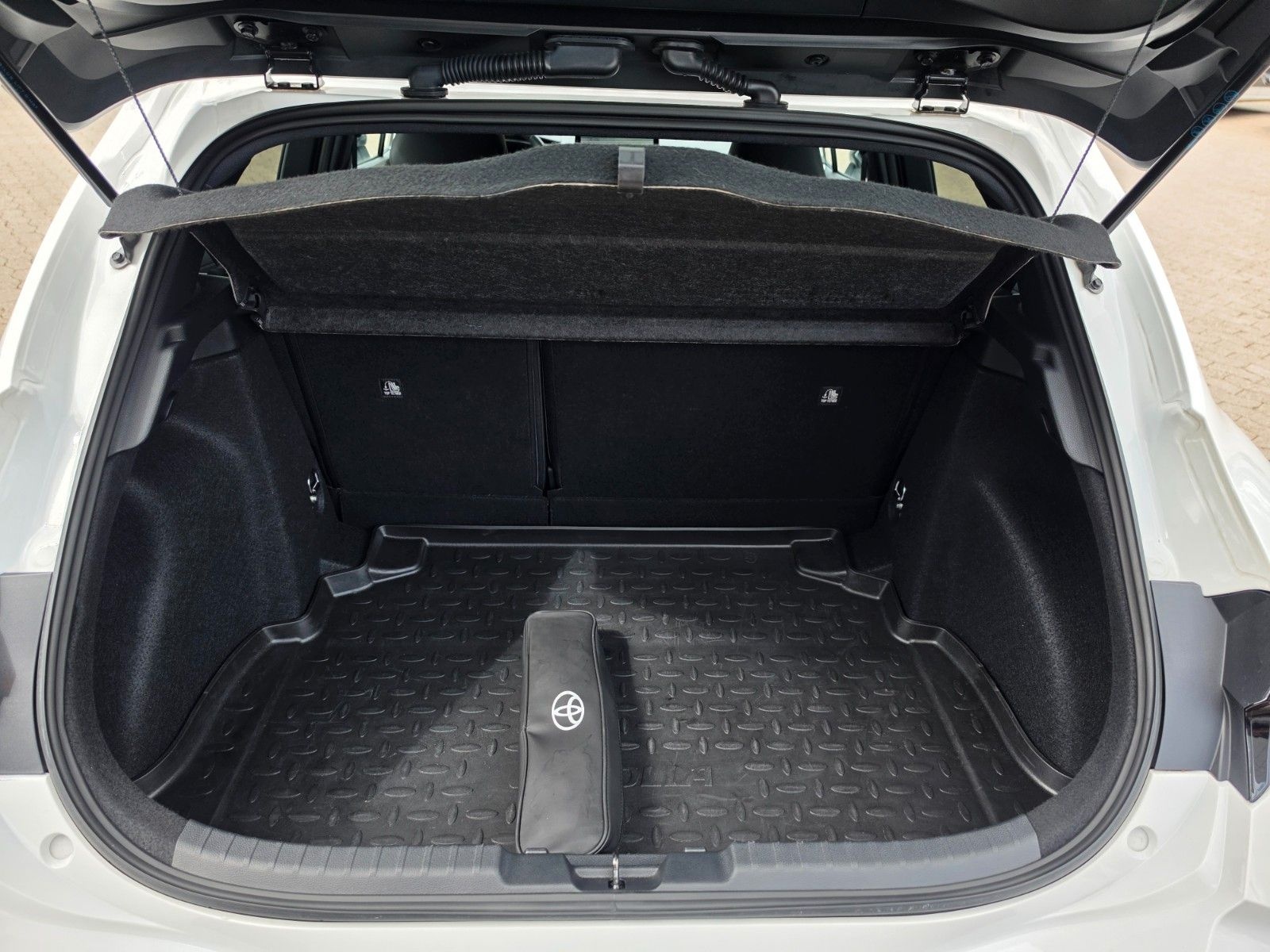 Toyota Corolla 1.8 Hybrid Team D **TECHNIKPAKET** foto 3