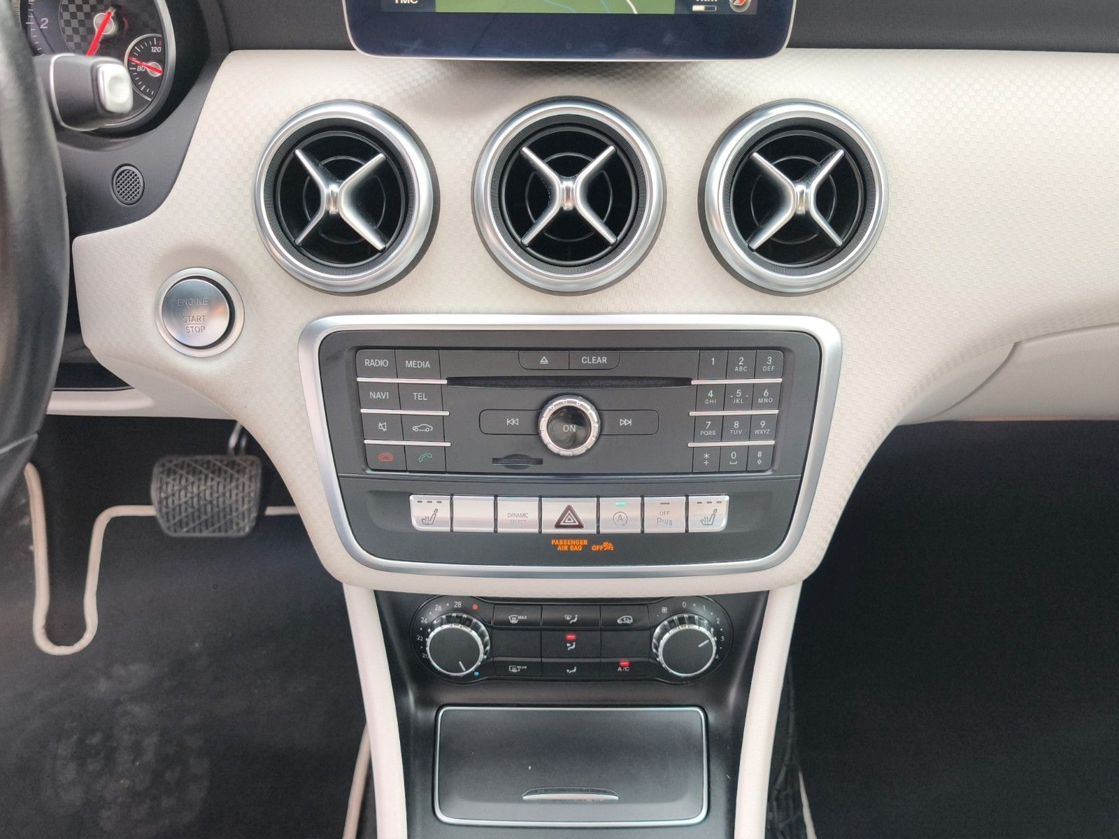 Mercedes-Benz A 200 AMG Line /LED/Panorama/ACC foto 15