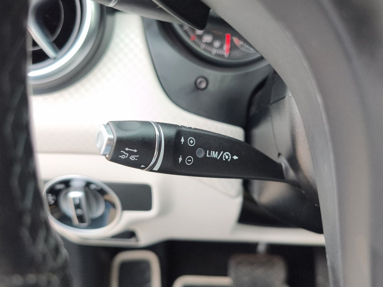 Mercedes-Benz A 200 AMG Line /LED/Panorama/ACC foto 24
