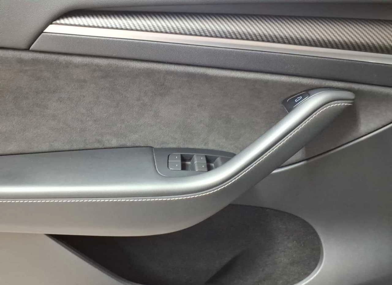 Tesla Model Y Long Range Dual Motor AWD foto 4