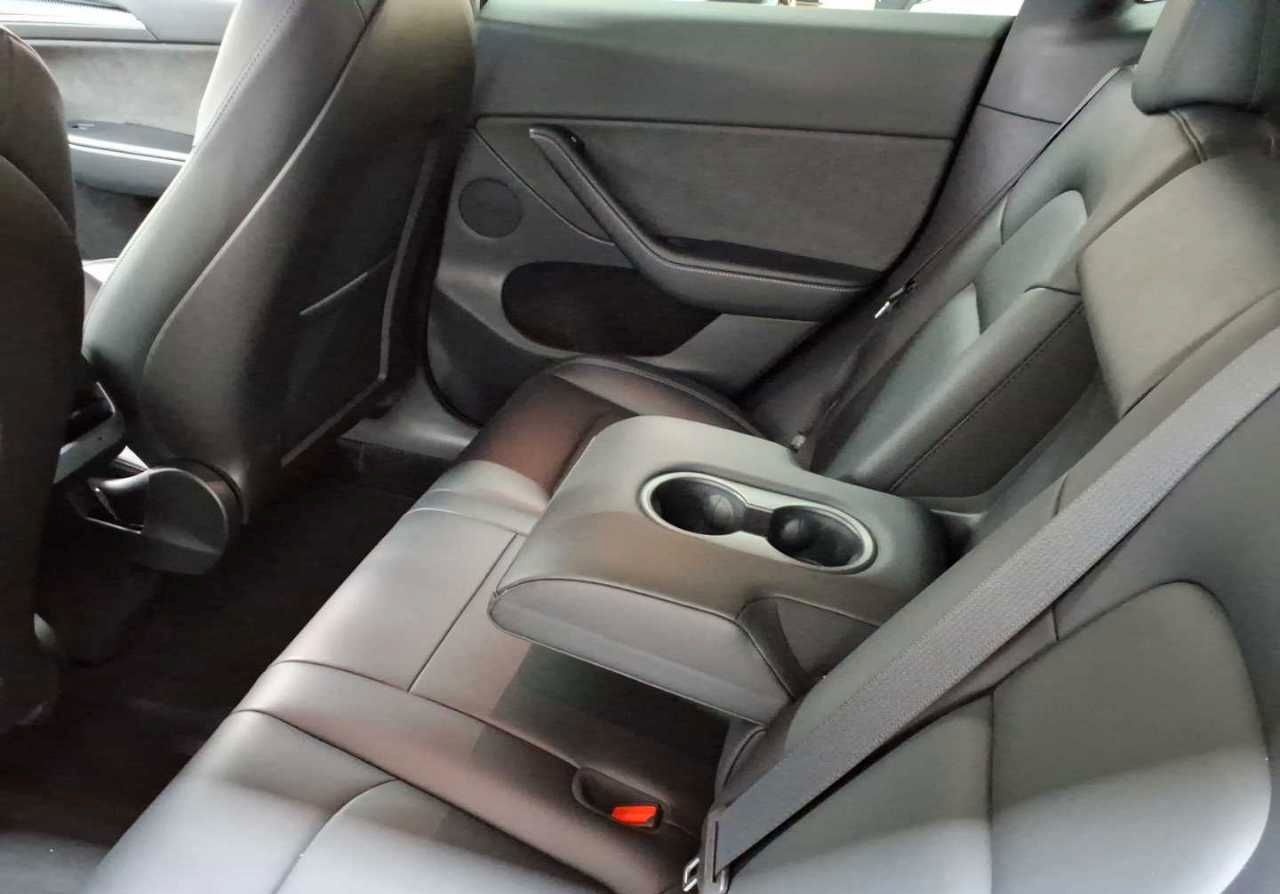 Tesla Model Y Long Range Dual Motor AWD foto 8