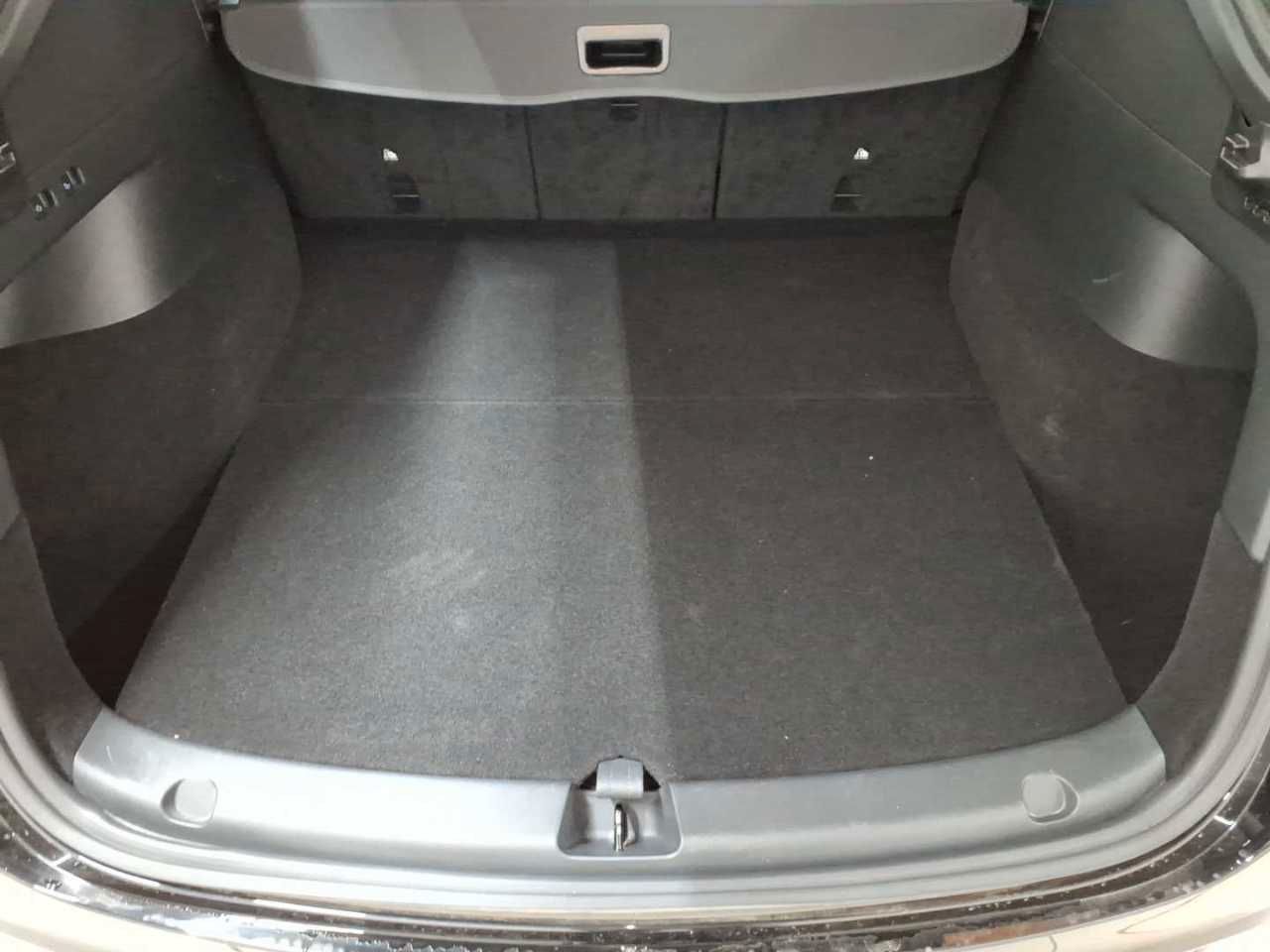 Tesla Model Y Long Range Dual Motor AWD foto 10