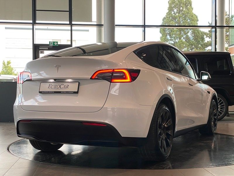 Tesla Model Y RWD Panorama 20"-Induction LED foto 2