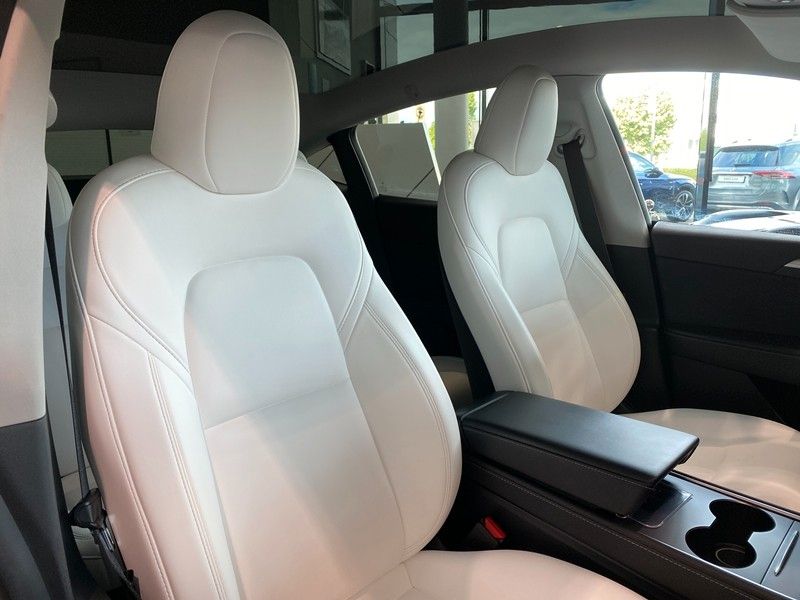 Tesla Model Y RWD Panorama 20"-Induction LED foto 19