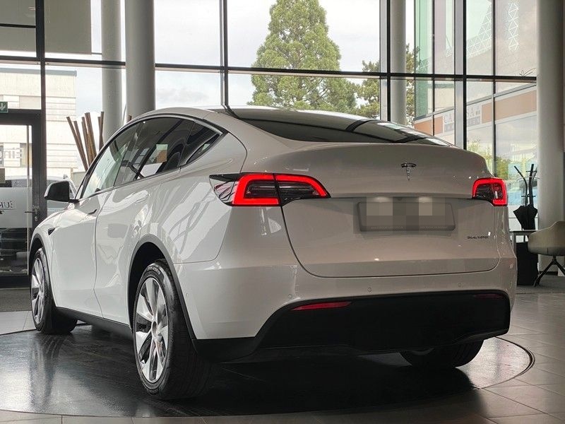 Tesla Model Y AWD Long Range Dual Motor Panorama LED foto 2