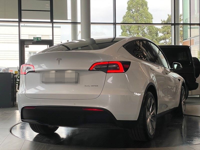 Tesla Model Y AWD Long Range Dual Motor Panorama LED foto 21