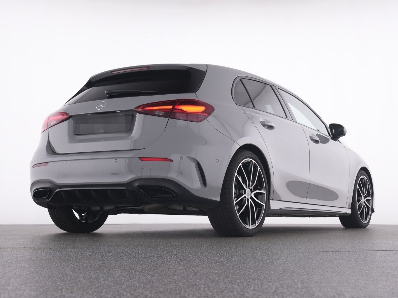 Mercedes-Benz A 200 d SPECIAL-EDITION+AMG+19''+PANO+MEMORY+KAM foto 8