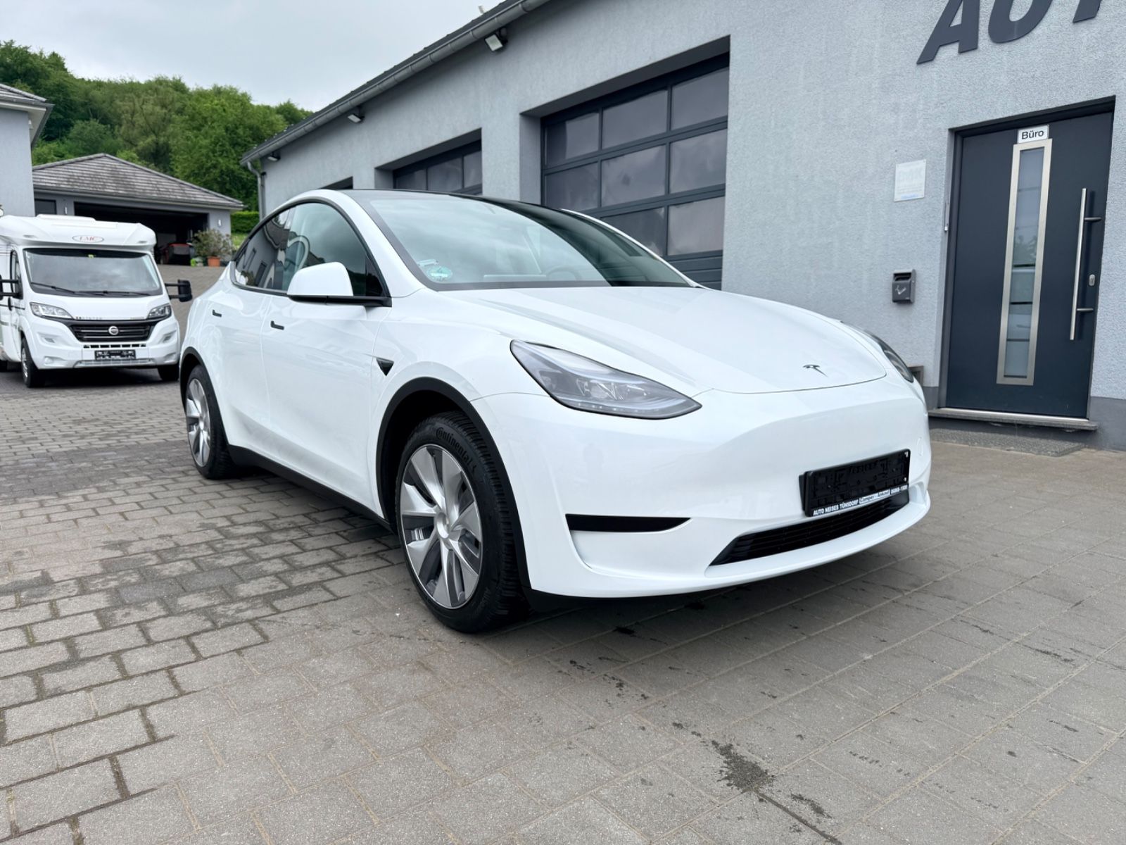 Tesla Model Y SR | AMD RYZEN | *AHK* | *Kühlfach*