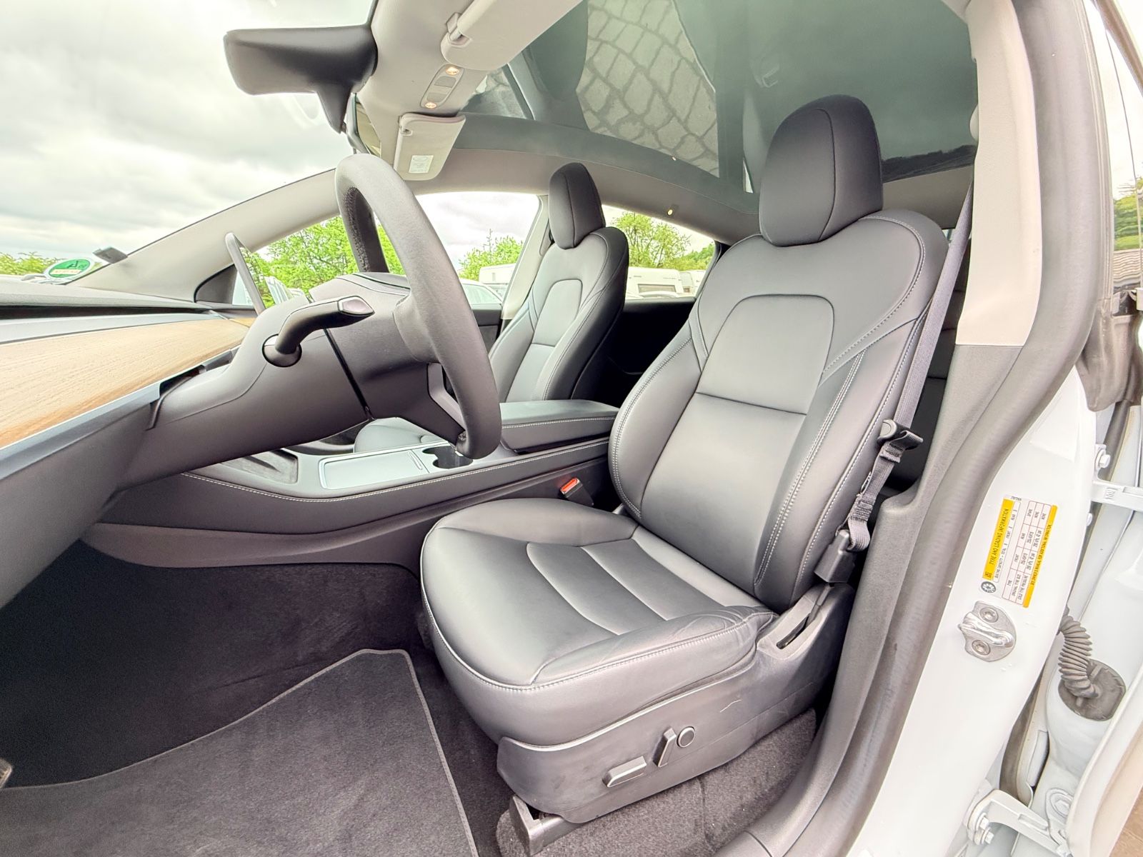 Tesla Model Y SR | AMD RYZEN | *AHK* | *Kühlfach* foto 11