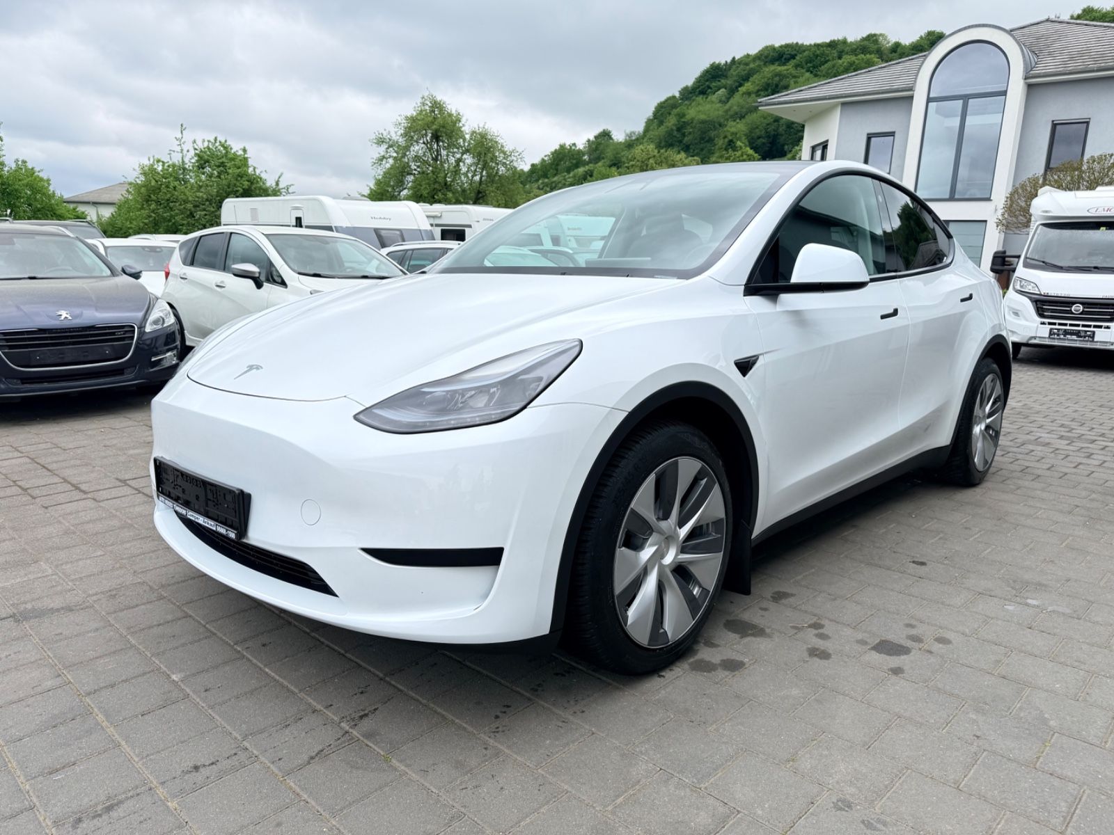Tesla Model Y SR | AMD RYZEN | *AHK* | *Kühlfach* foto 7