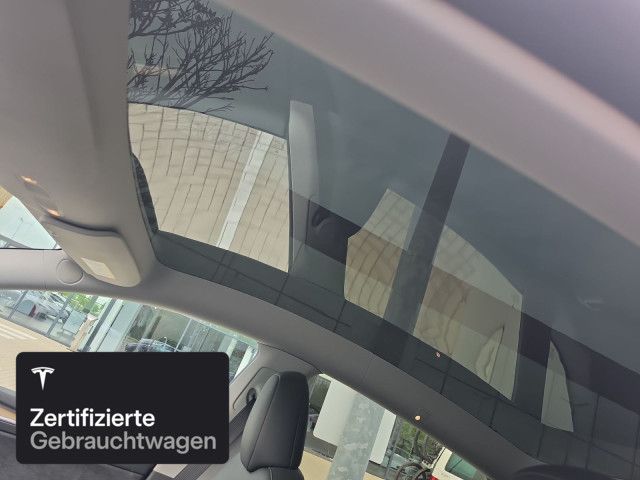 Tesla Model Y Rear-Wheel Drive foto 18