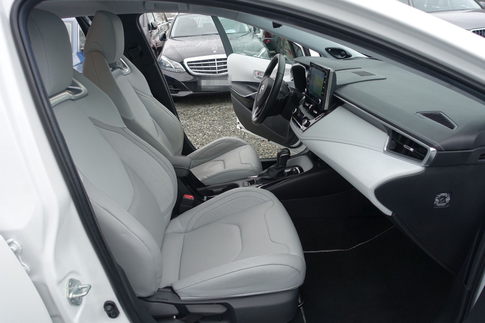 Toyota Corolla 2.0 Hybrid Aut.LED NAV KAM LEDER HEAD'UP foto 12