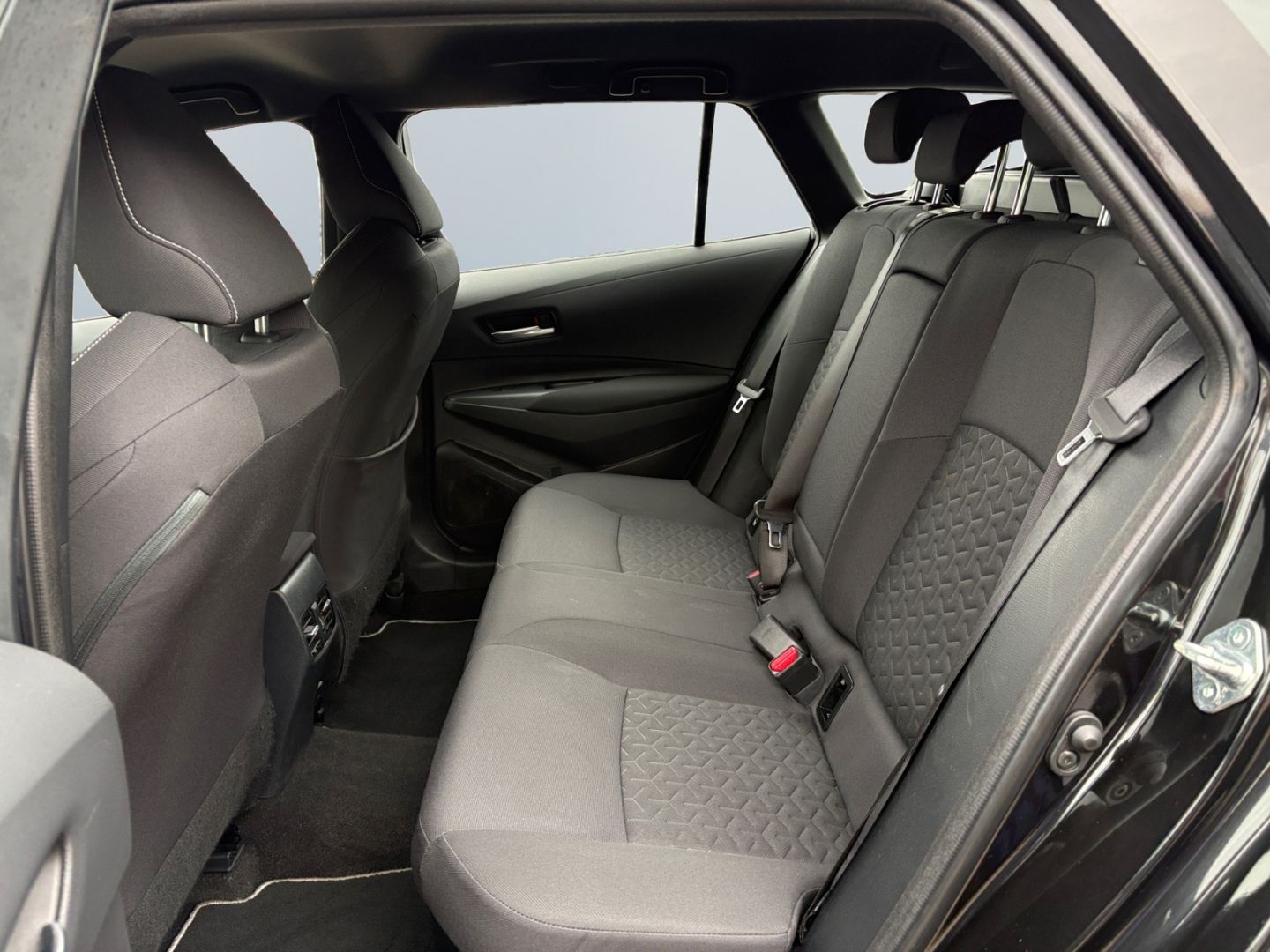 Toyota Corolla 2.0 Hybrid TS Business Edition *CAM*SHZ* foto 14