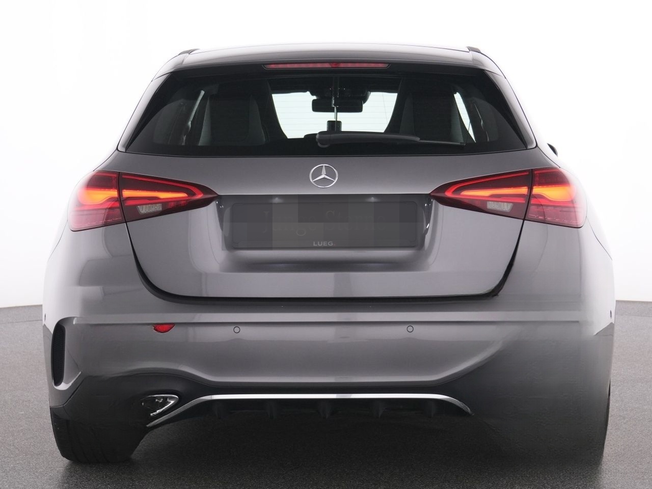 Mercedes-Benz A 200 d AMG+Pano+MBeam+360+Sound+KeyGo+Leder+EDW foto 16