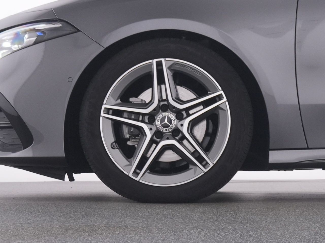 Mercedes-Benz A 200 d AMG+Pano+MBeam+360+Sound+KeyGo+Leder+EDW foto 20