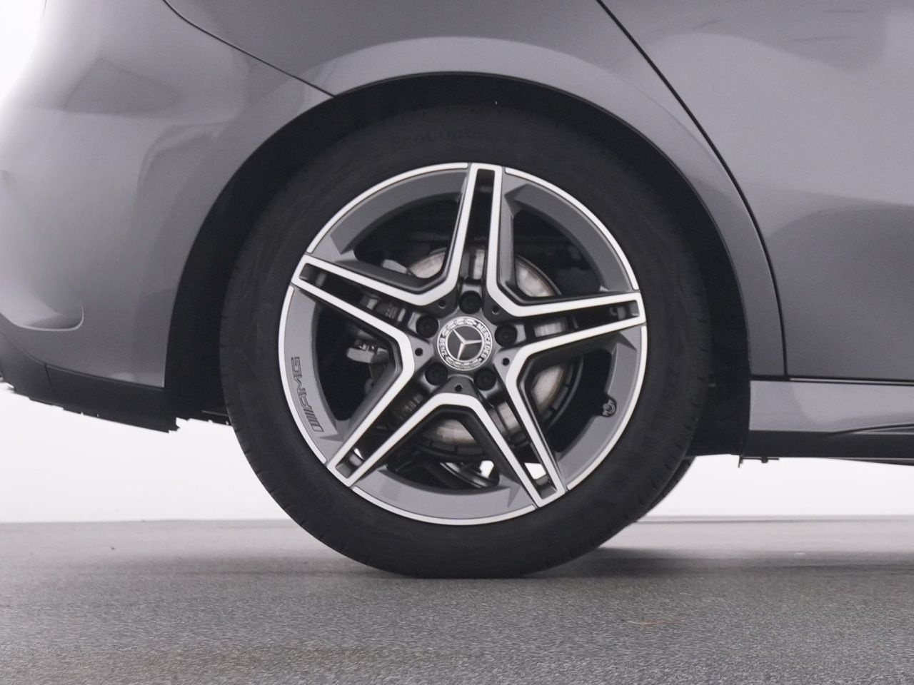 Mercedes-Benz A 200 d AMG+Pano+MBeam+360+Sound+KeyGo+Leder+EDW foto 23