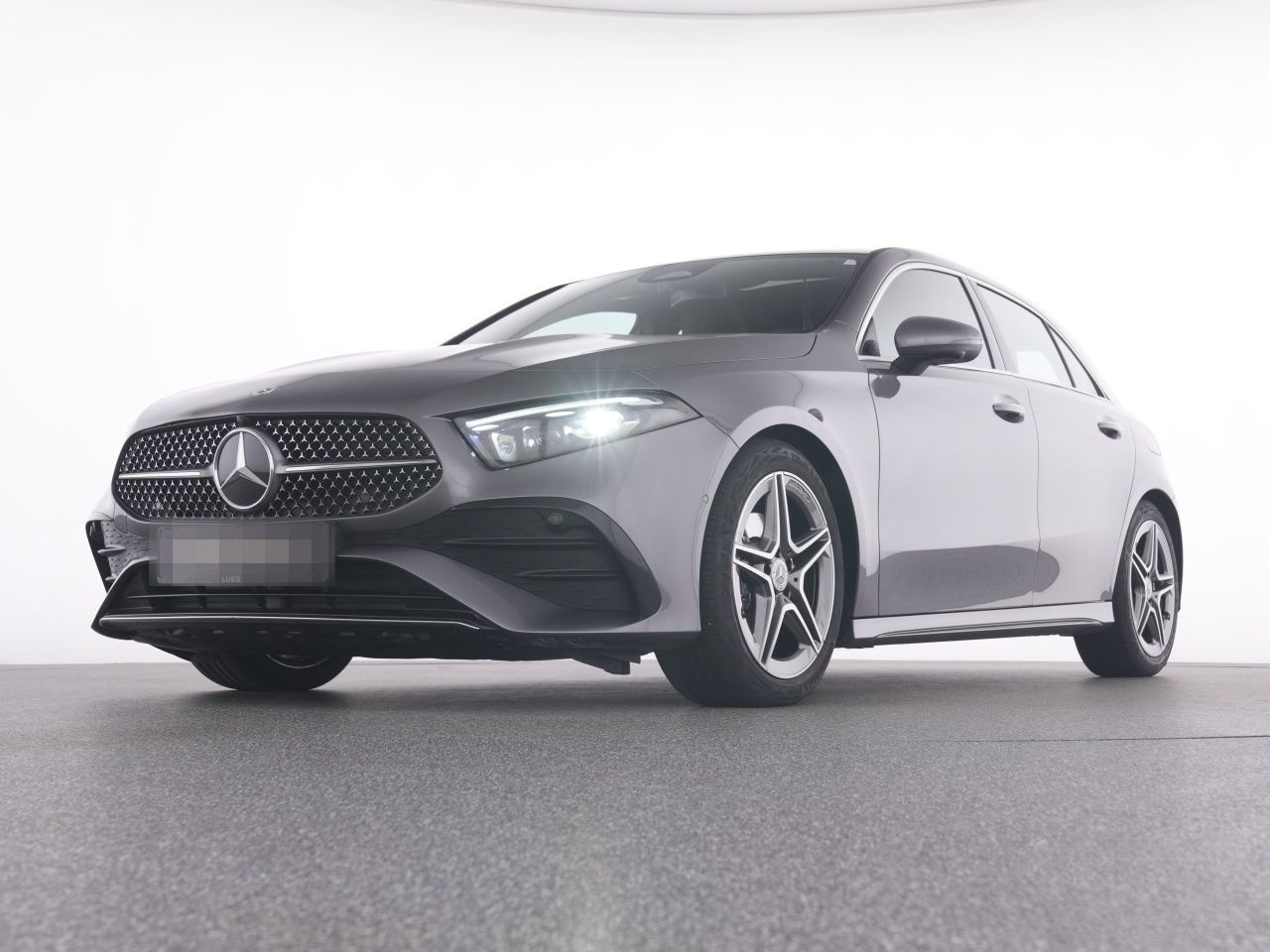 Mercedes-Benz A 200 d AMG+Pano+MBeam+360+Sound+KeyGo+Leder+EDW foto 7