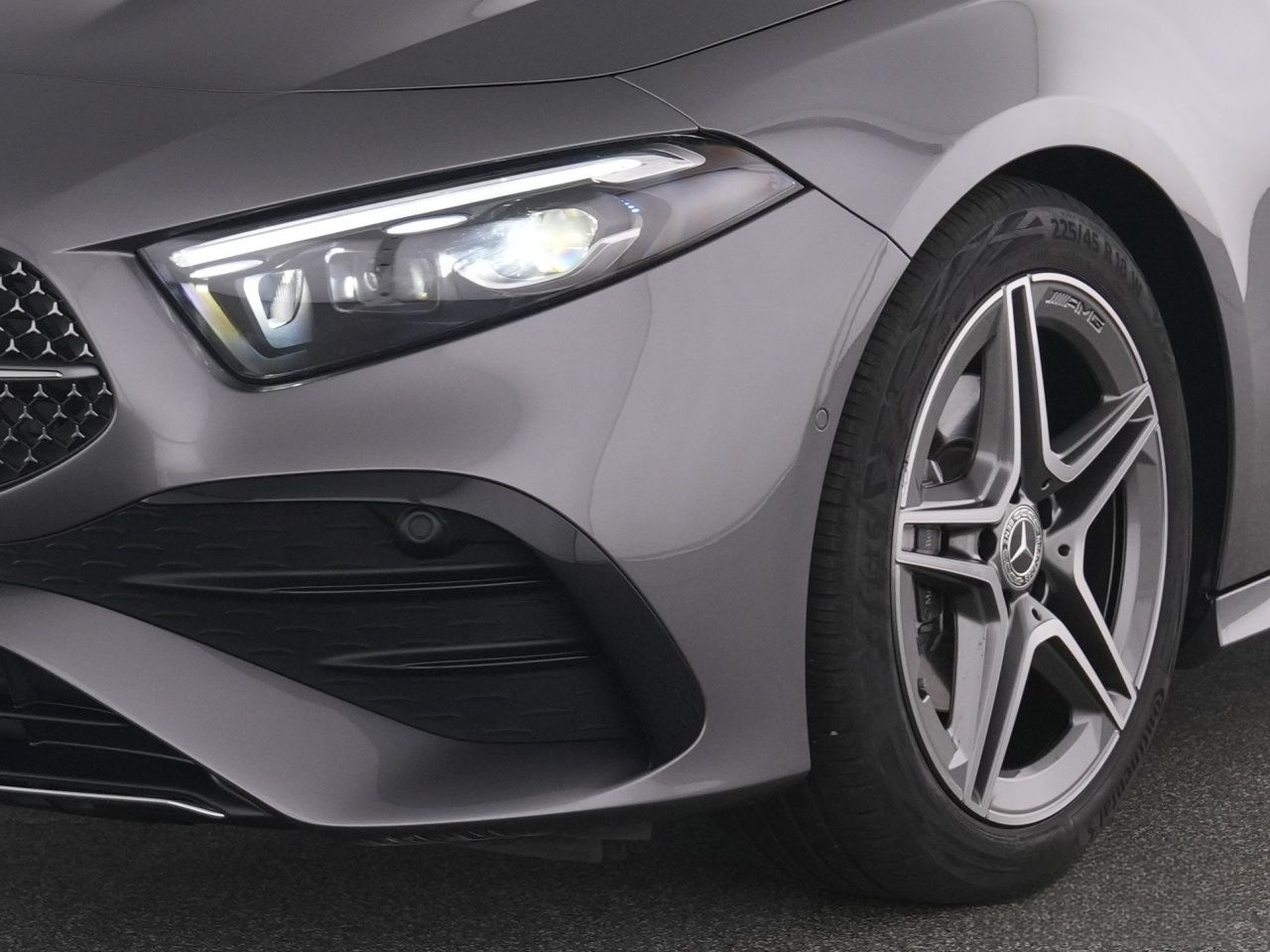 Mercedes-Benz A 200 d AMG+Pano+MBeam+360+Sound+KeyGo+Leder+EDW foto 9