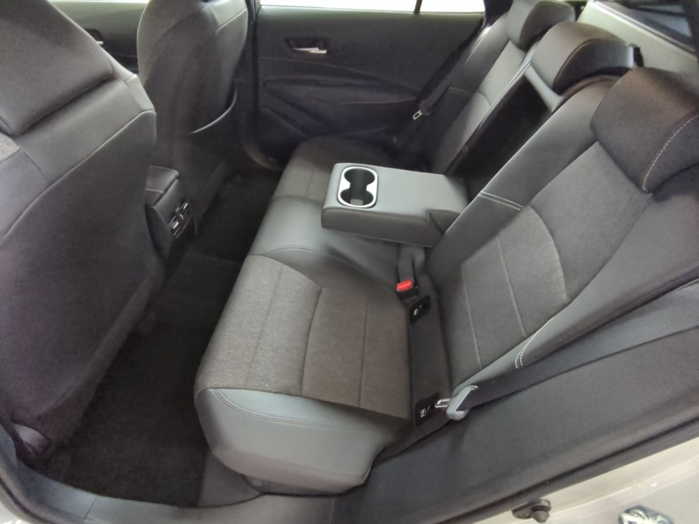 Toyota Corolla Touring Sports 2.0 Hybrid (Syst.196 PS)  foto 17