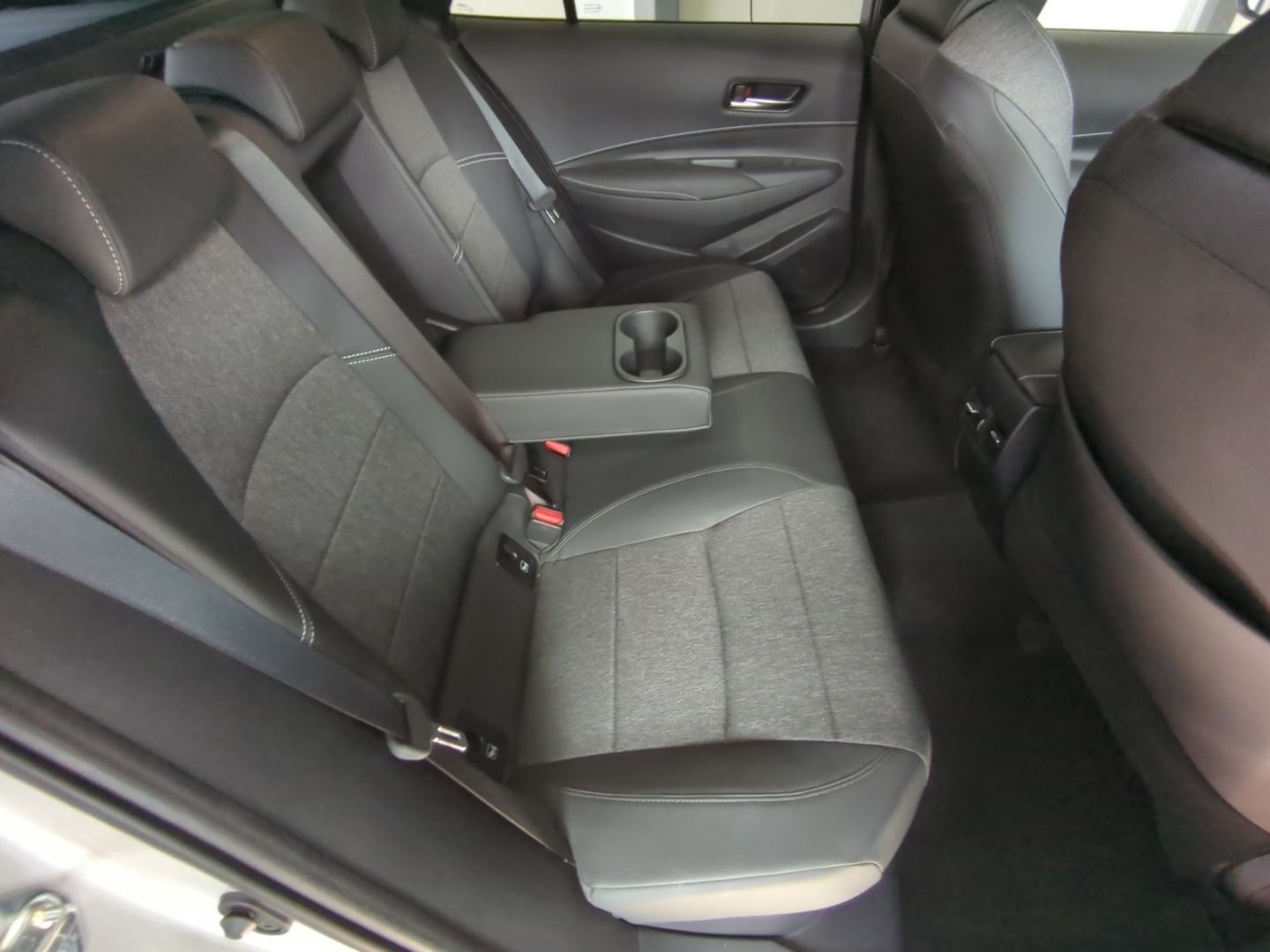 Toyota Corolla Touring Sports 2.0 Hybrid (Syst.196 PS)  foto 18