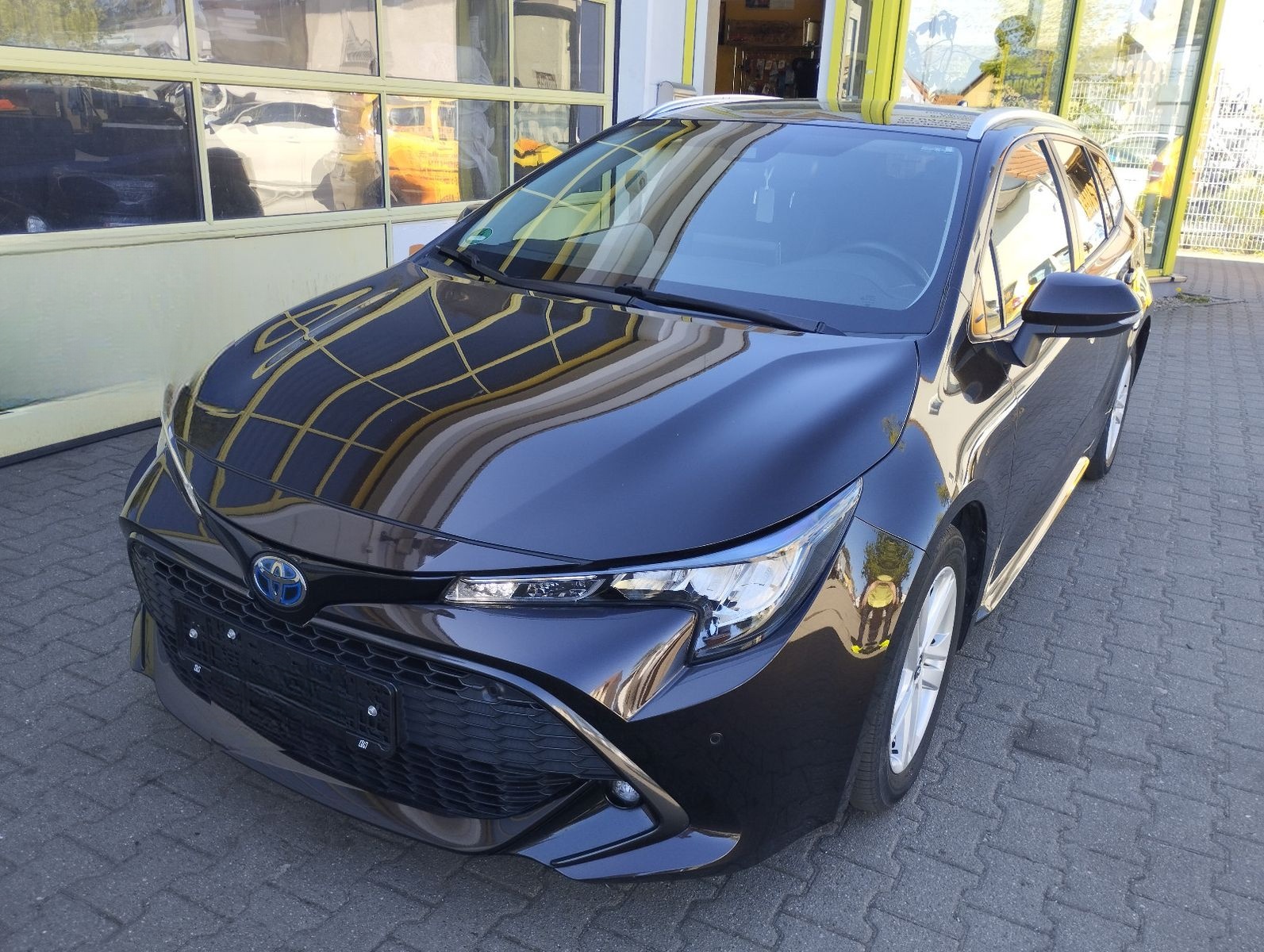 Toyota Corolla Touring Sports Hybrid Business Edition foto 2
