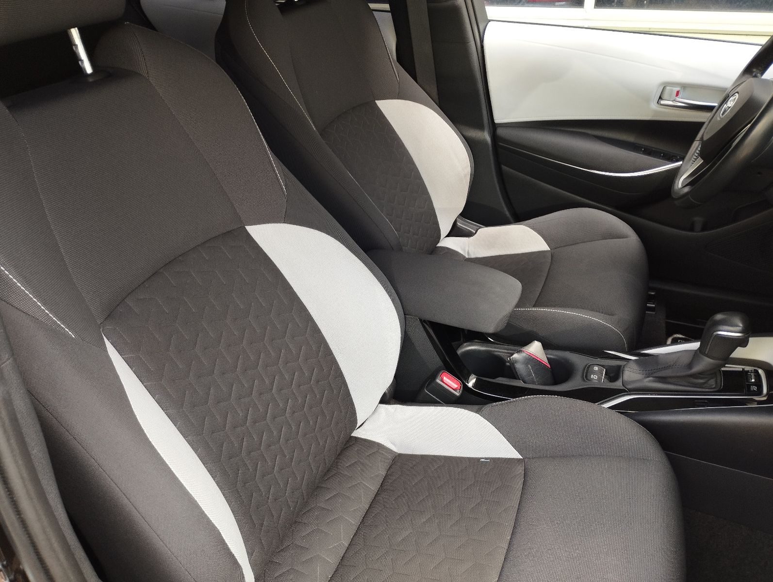 Toyota Corolla Touring Sports Hybrid Business Edition foto 11