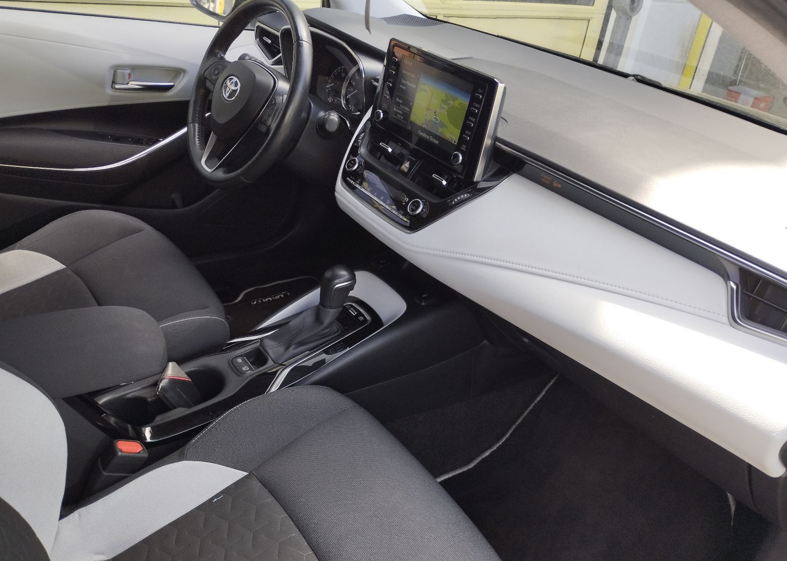 Toyota Corolla Touring Sports Hybrid Business Edition foto 5