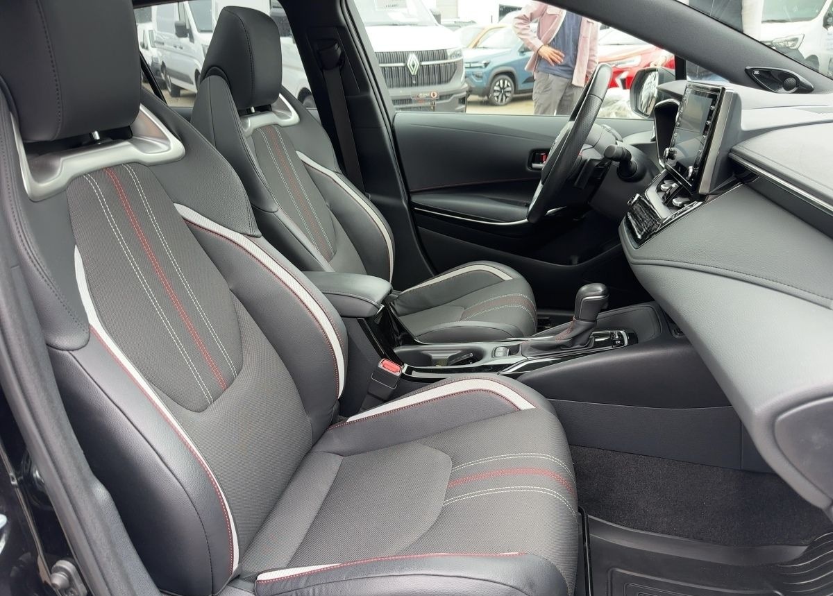 Toyota Corolla Touring Sports 2.0 Hybrid GR Sport*8-fac foto 11