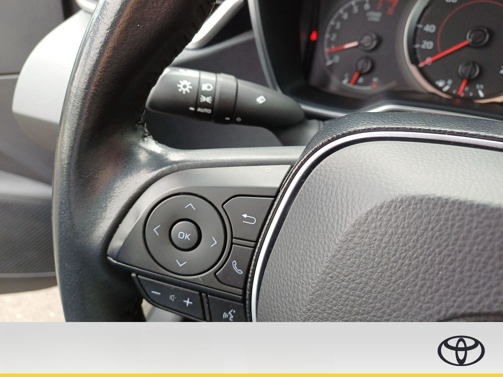 Toyota Corolla 1.6 Multidrive /Automatik Premium Lim foto 15