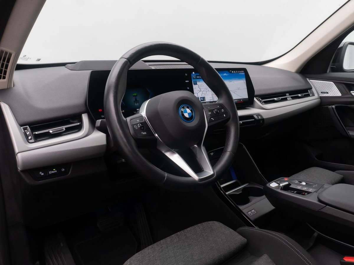 BMW iX1 xD30 Panorama 360° HUD DAB H/K Komfort Sport foto 20