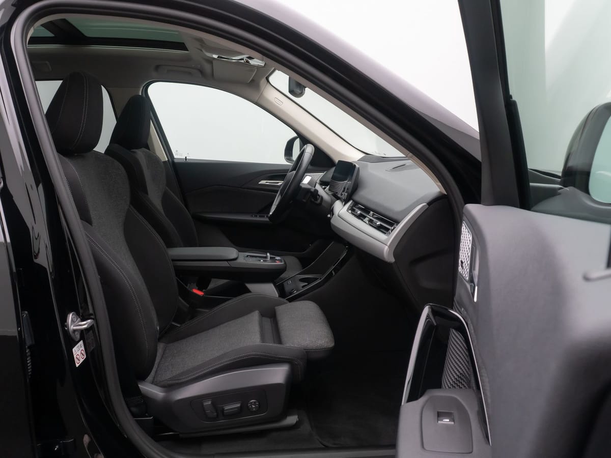 BMW iX1 xD30 Panorama 360° HUD DAB H/K Komfort Sport foto 24