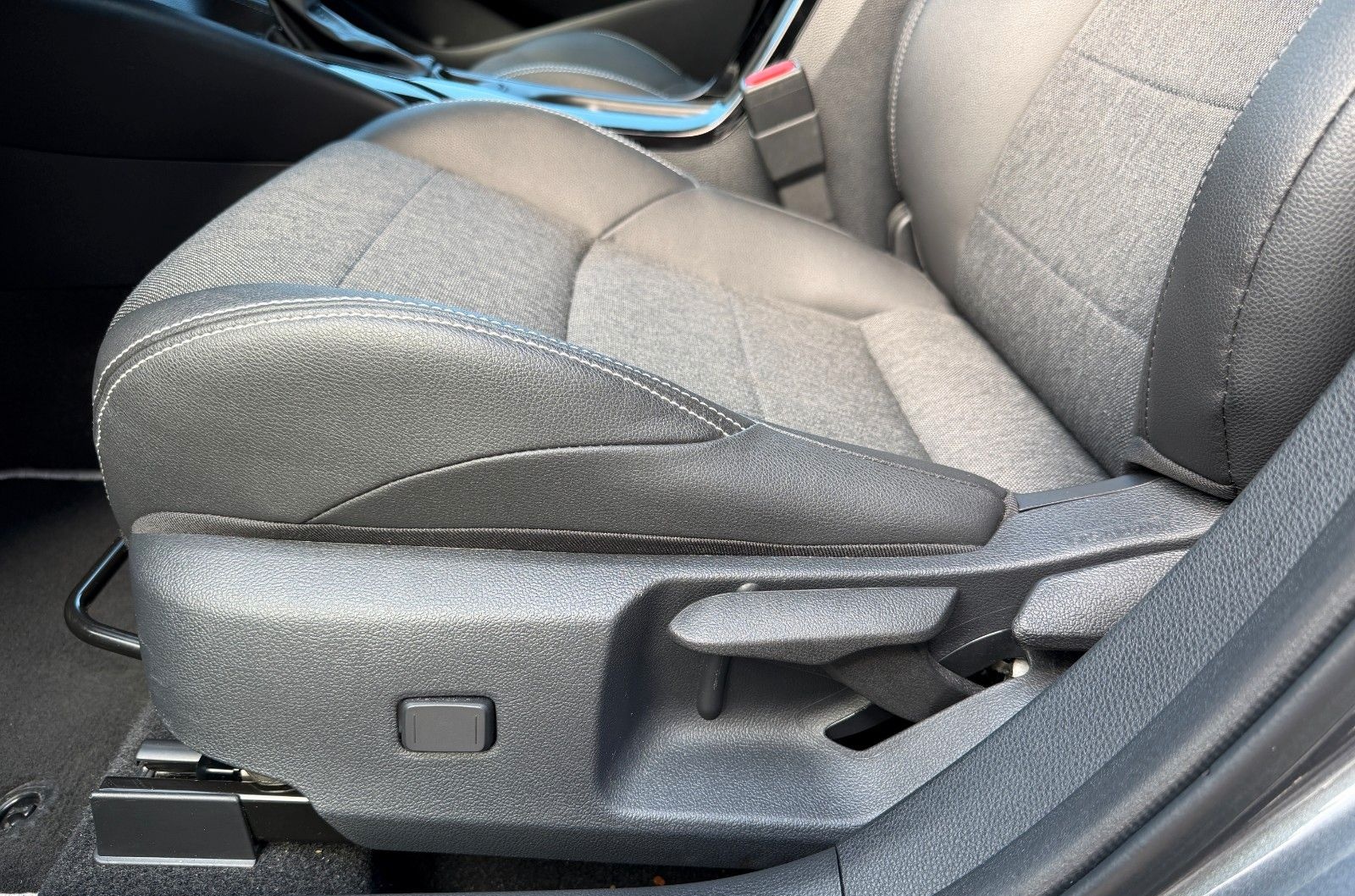Toyota Corolla 1.8 Hybrid Touring Sports Style AHK*TOP* foto 17