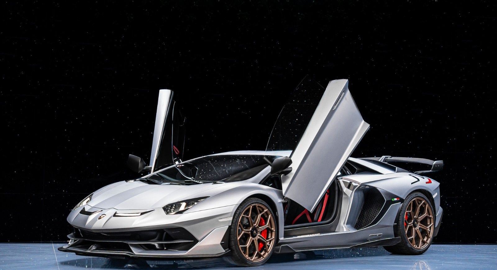 Lamborghini Aventador SVJ Carbon Lifting Camera NOVITEC foto 3