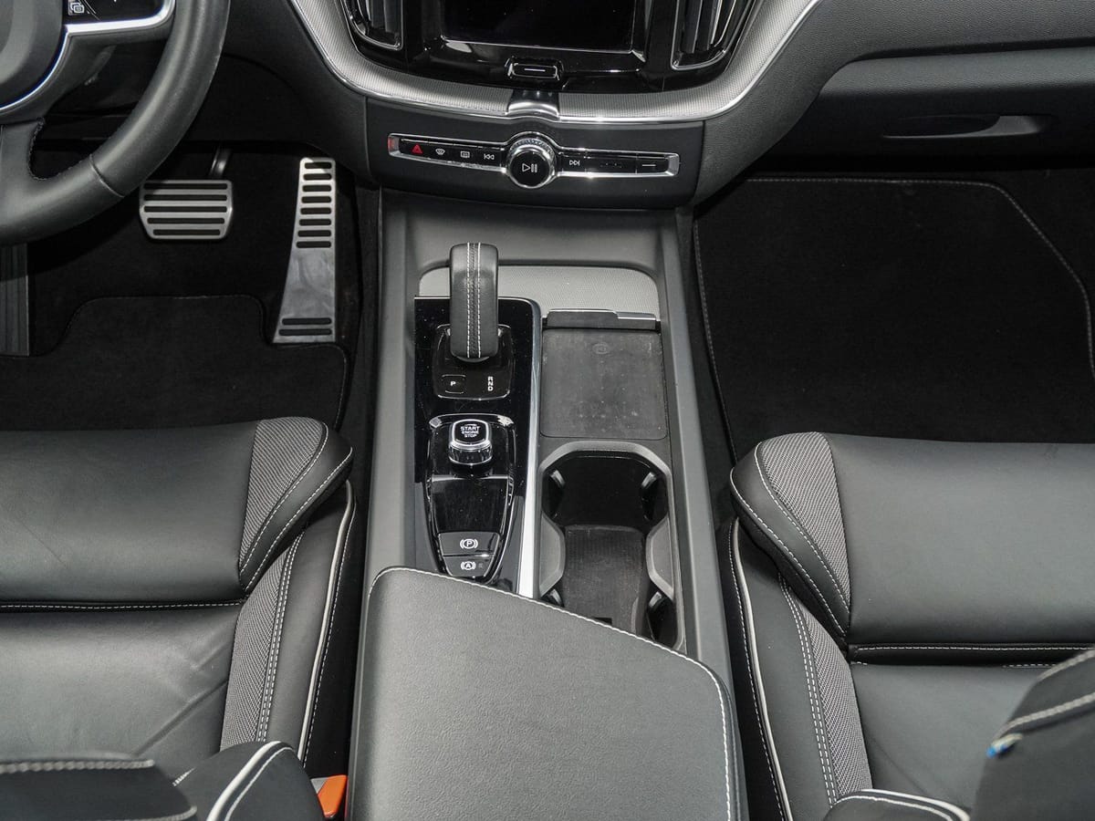Volvo XC60 B4 B R-Design STANDHZG PANO AHK 360° H&K LE foto 14