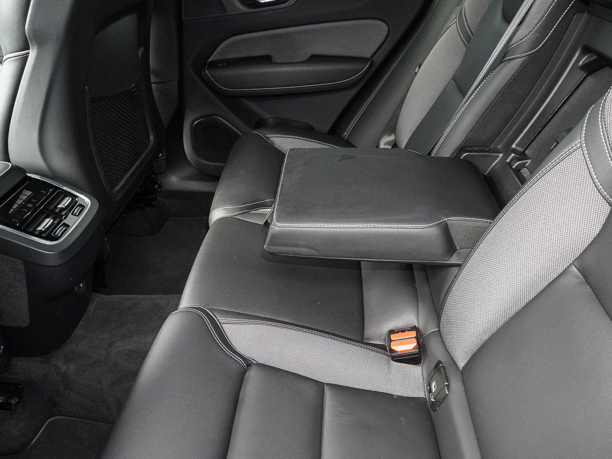 Volvo XC60 B4 B R-Design STANDHZG PANO AHK 360° H&K LE foto 16