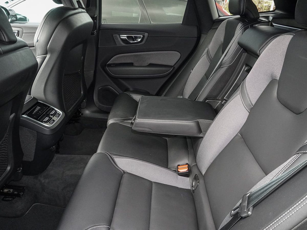 Volvo XC60 B4 B R-Design STANDHZG PANO AHK 360° H&K LE foto 17