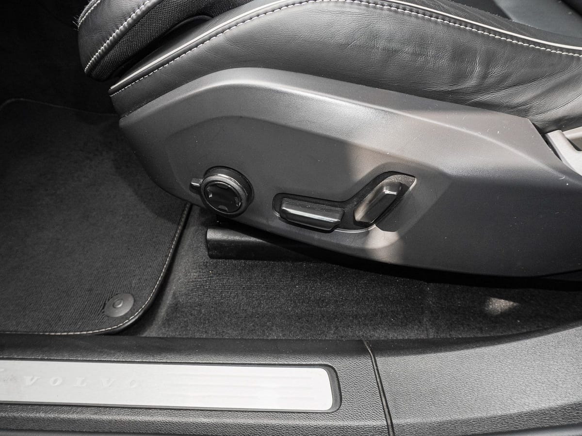 Volvo XC60 B4 B R-Design STANDHZG PANO AHK 360° H&K LE foto 10