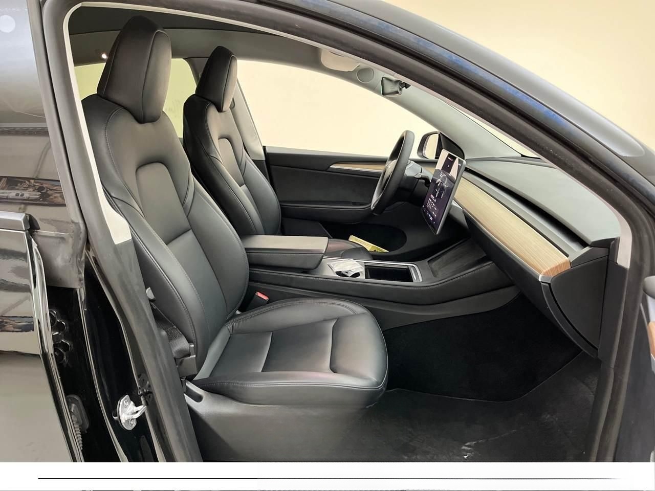 Tesla Model Y Long Range Dual AWD 360 Kam Autopilot 3 foto 6