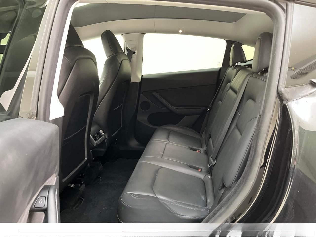 Tesla Model Y Long Range Dual AWD 360 Kam Autopilot 3 foto 8