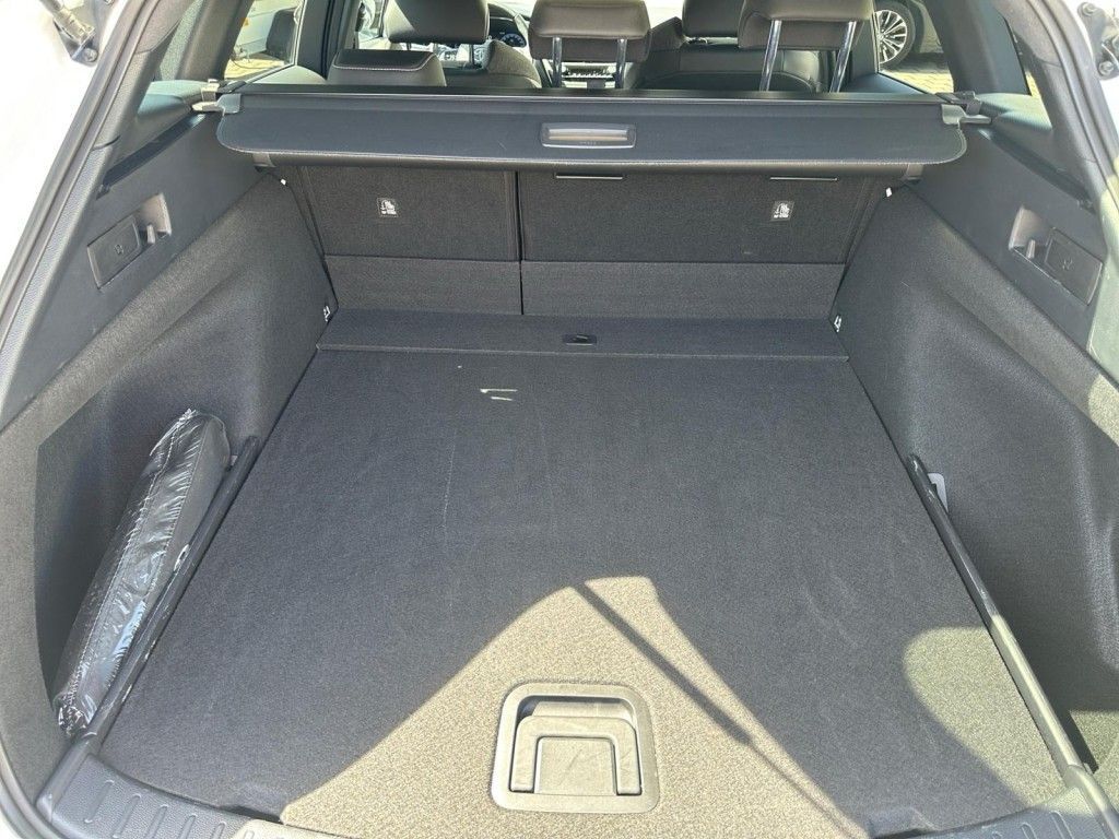 Toyota Corolla 1.8 Hybrid Touring Sports Team D foto 6