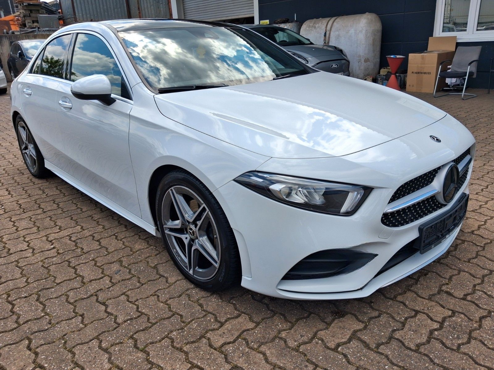 Mercedes-Benz A 200d Limo AMG Navi Pano Alcantara DIG LED foto 3