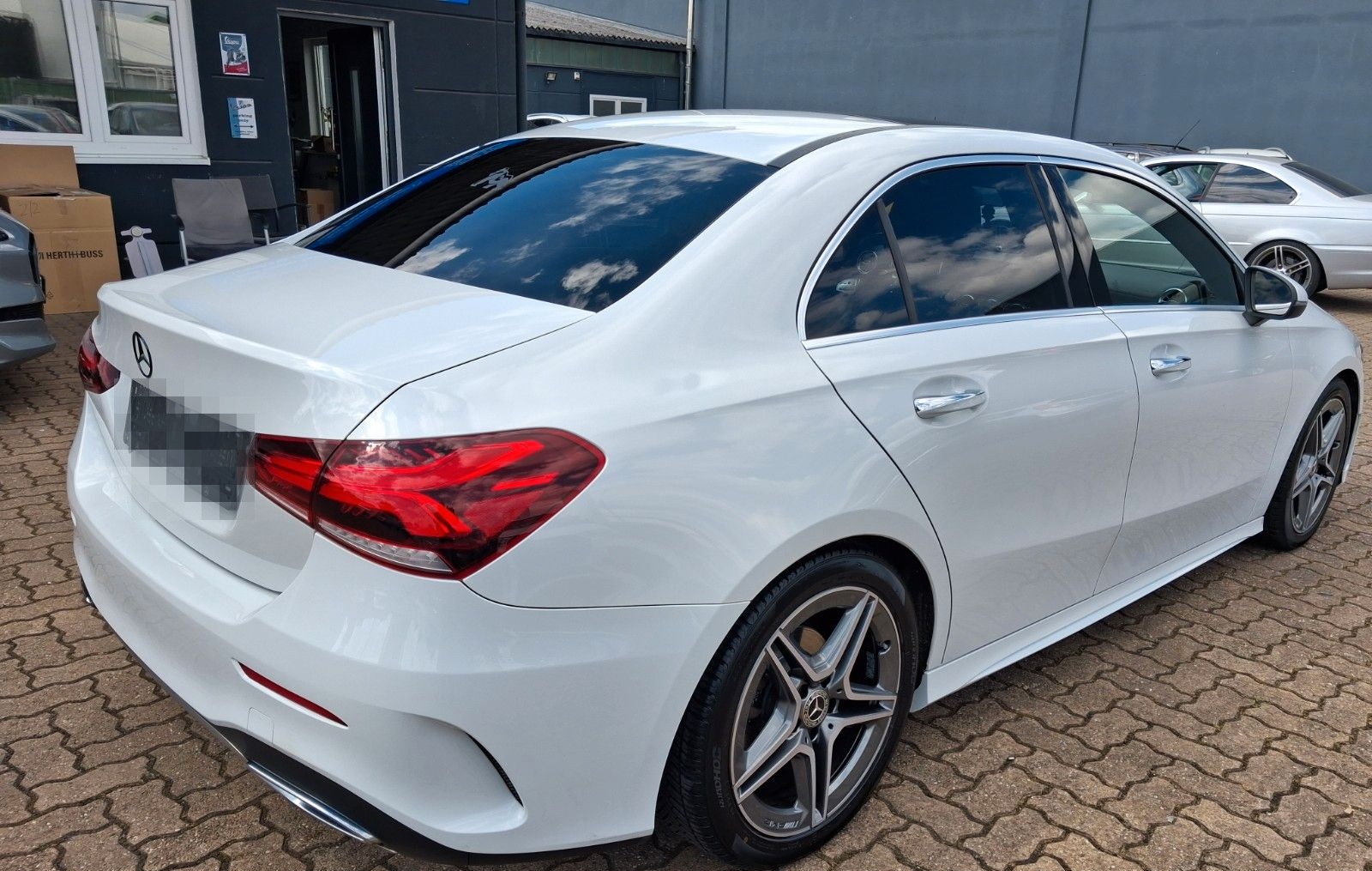 Mercedes-Benz A 200d Limo AMG Navi Pano Alcantara DIG LED foto 4
