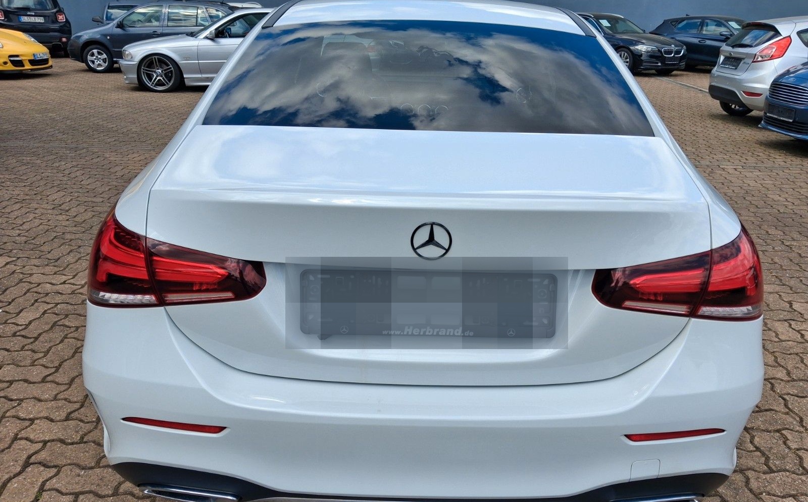 Mercedes-Benz A 200d Limo AMG Navi Pano Alcantara DIG LED foto 5
