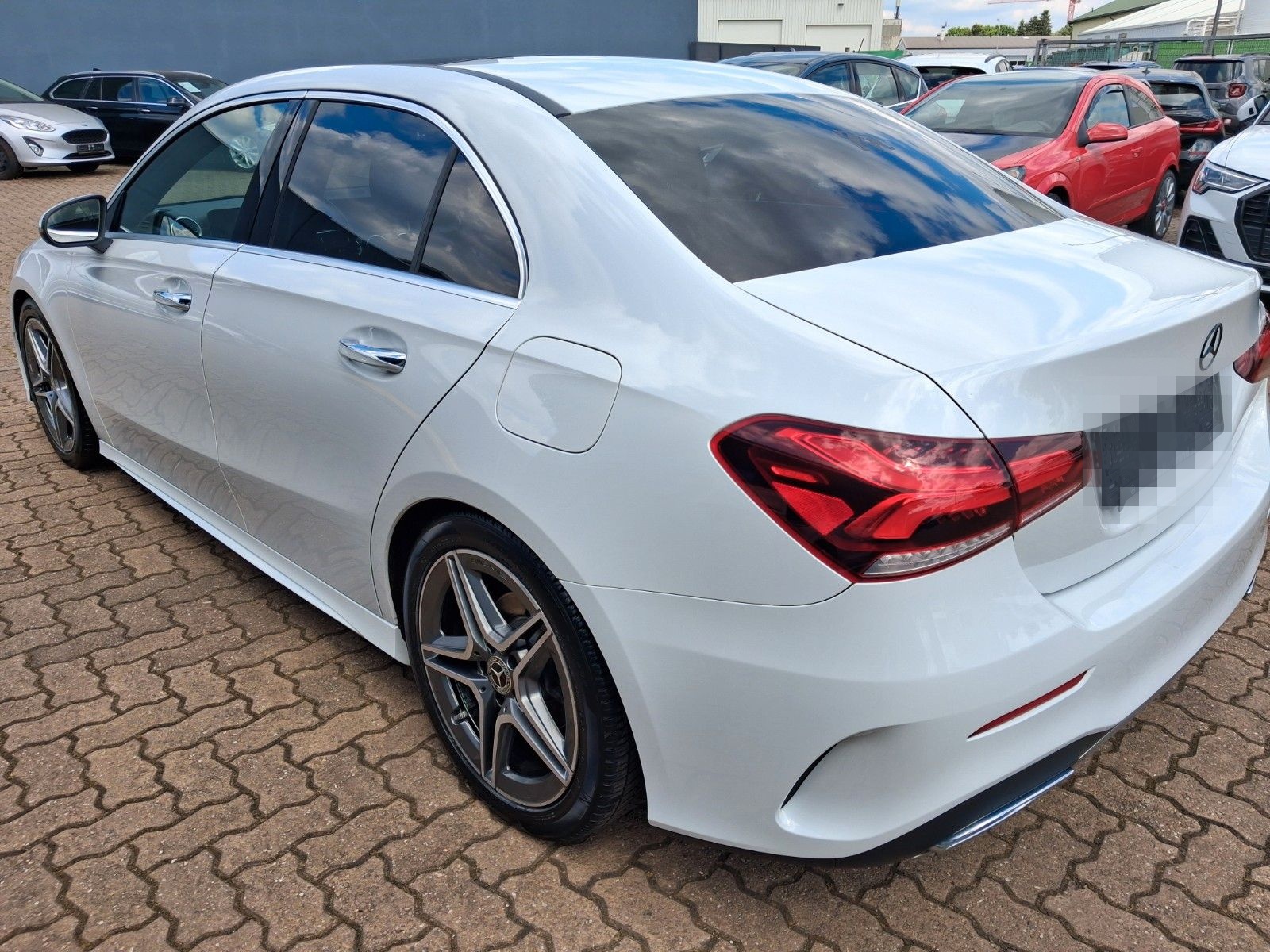 Mercedes-Benz A 200d Limo AMG Navi Pano Alcantara DIG LED foto 6