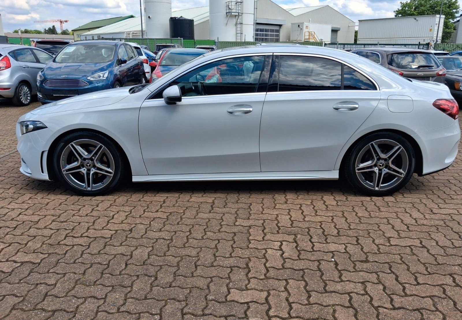 Mercedes-Benz A 200d Limo AMG Navi Pano Alcantara DIG LED foto 7