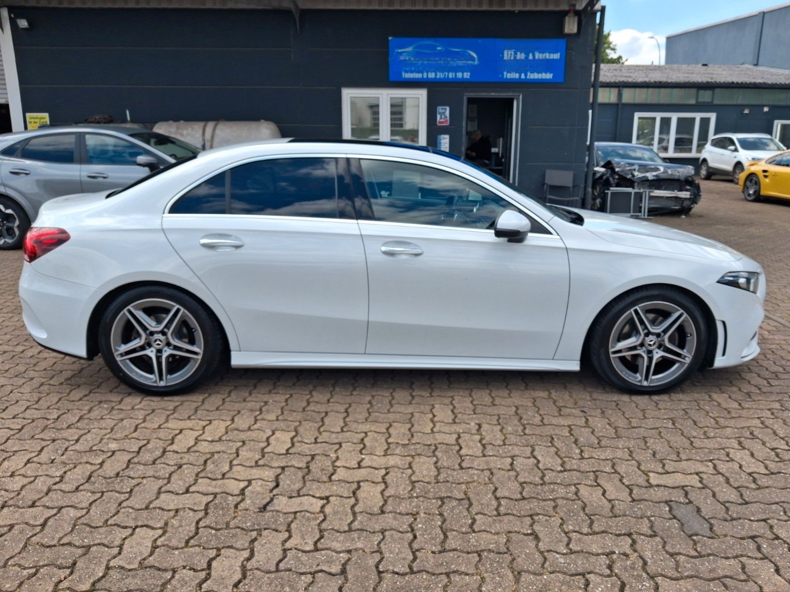 Mercedes-Benz A 200d Limo AMG Navi Pano Alcantara DIG LED foto 8